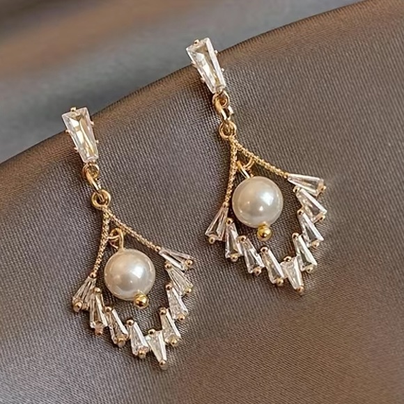 Jewelry - Chandelier Baguette Crystal Pearl Stud Earrings